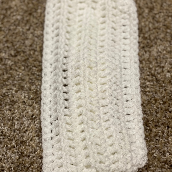 Handmade white headband/ear warmer - Picture 8 of 8